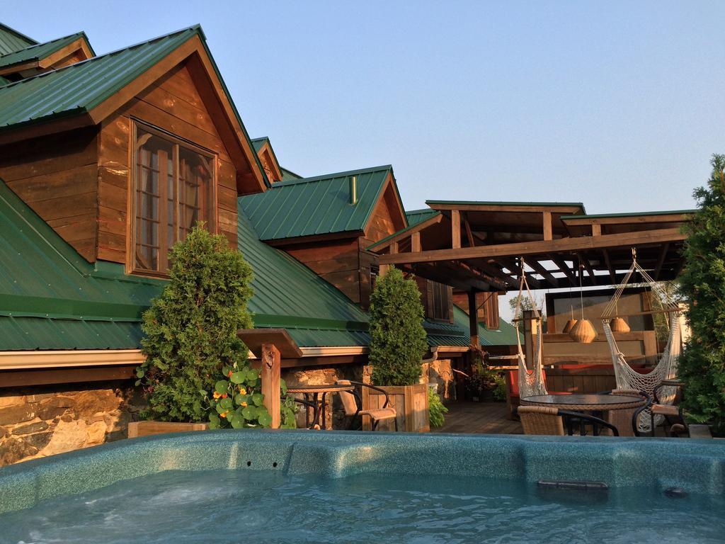 Manoir Ramezay Hotel Marieville Exterior photo