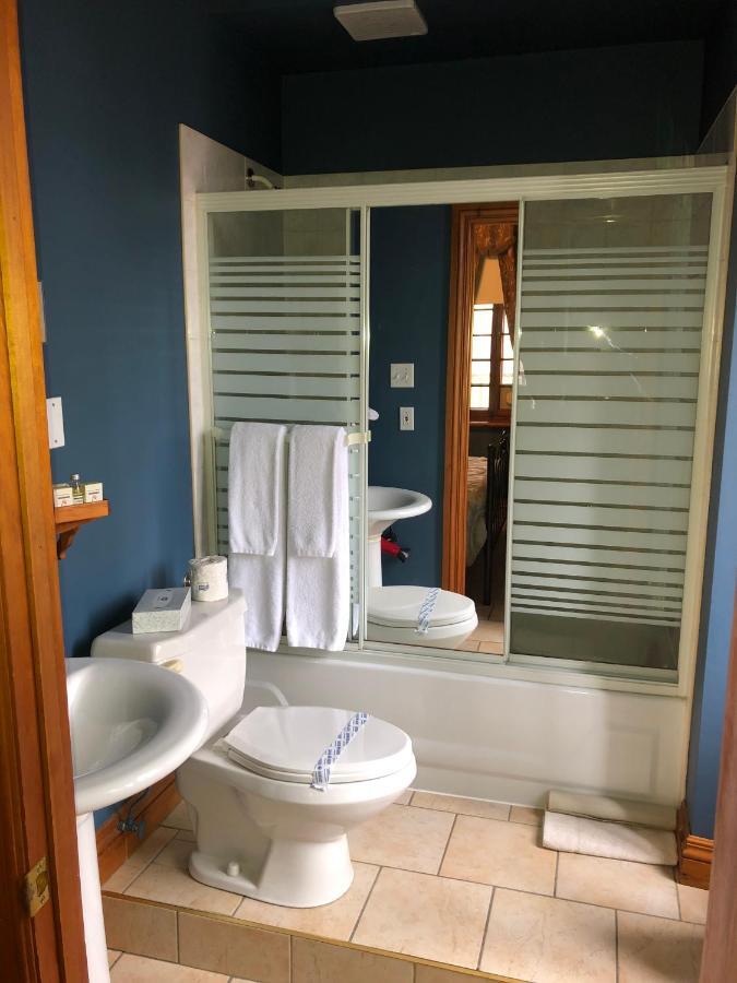 Manoir Ramezay Hotel Marieville Exterior photo